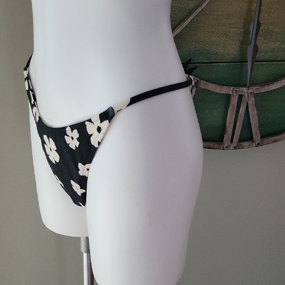 Zulu & Zephyr Black and Bone Reversible  String Brief Bikini Bottom - Picture 5 of 15